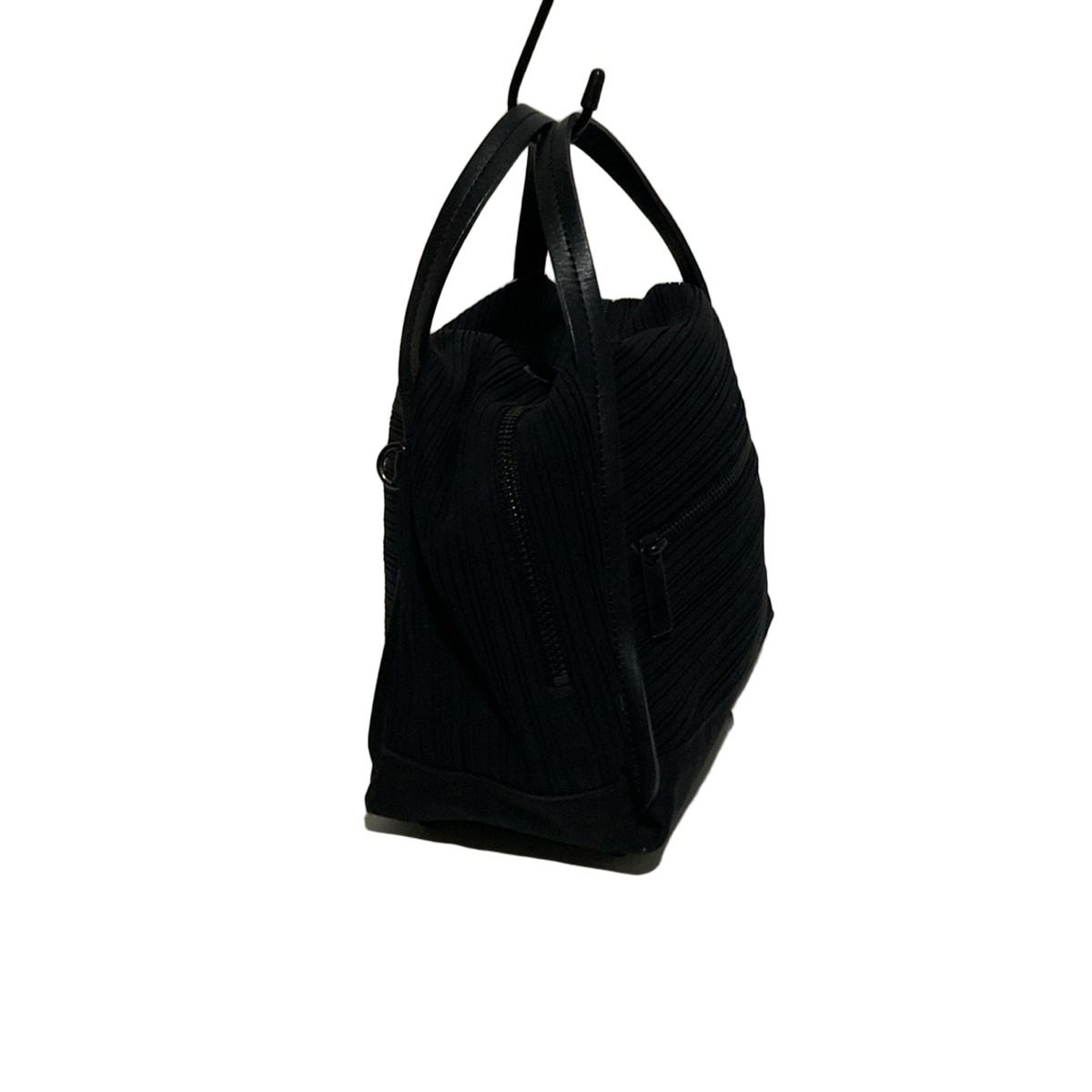 BIAS PLEATS BAG – isseymiyake.com