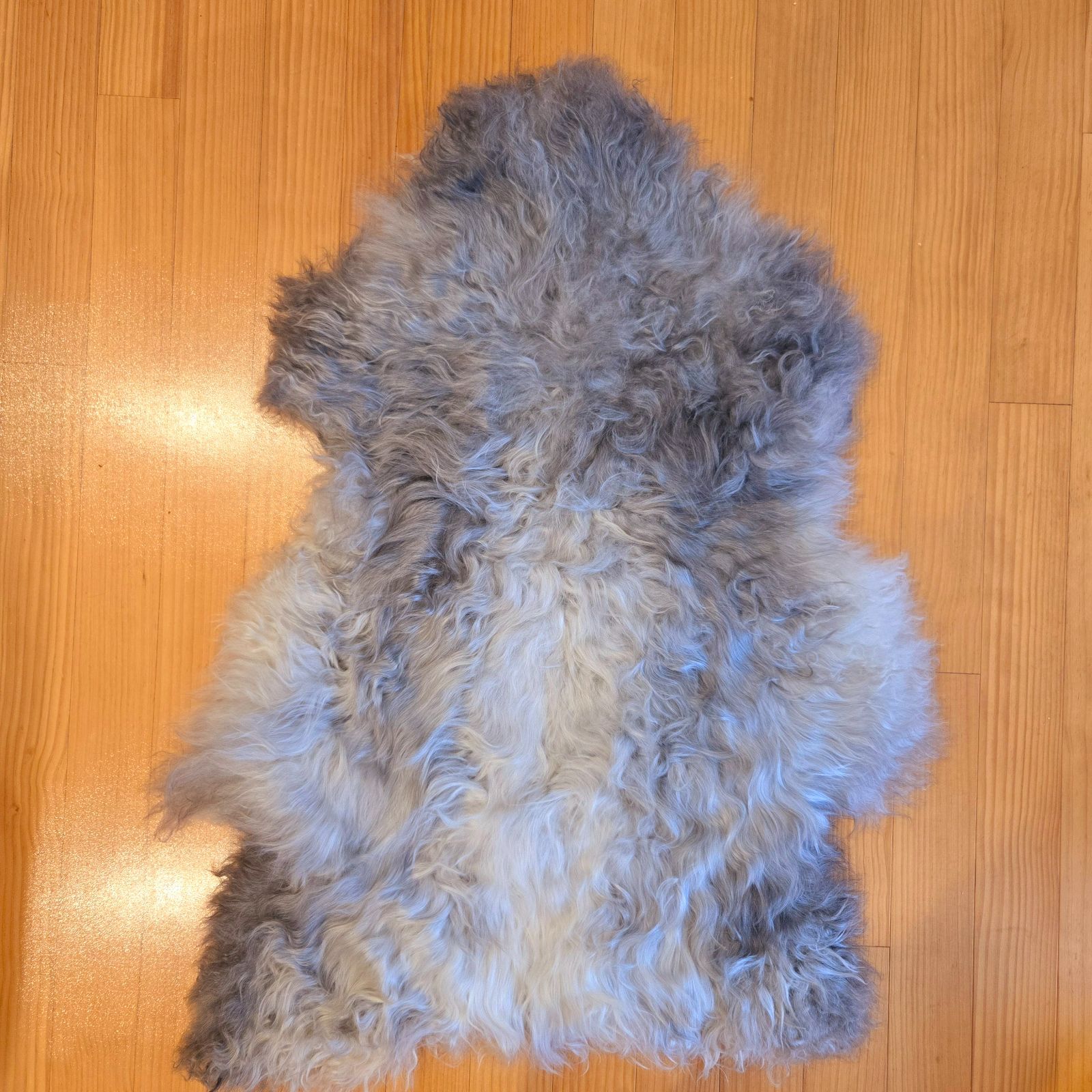 ノルウェー産ムートン ペルソウ Pelseau ノルウェー種 シープスキン 羊毛皮 ムートン キャンプ 毛皮 インテリア
