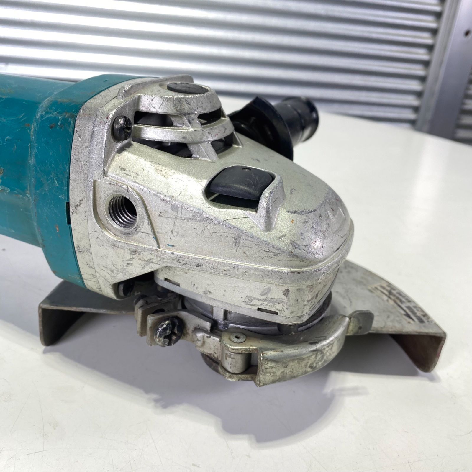 中古 makita マキタ GA7011C 電子ディスクグラインダ 180mm グラインダー 電動工具