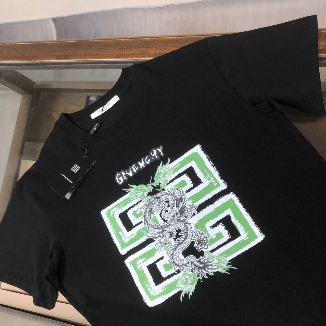 【GIVENCHY】関税込☆シャンデリアとヘビ プリントTシャツ 本日限定特価】GIVENCHY 春夏 ロゴプリントTシャツ [本日特価