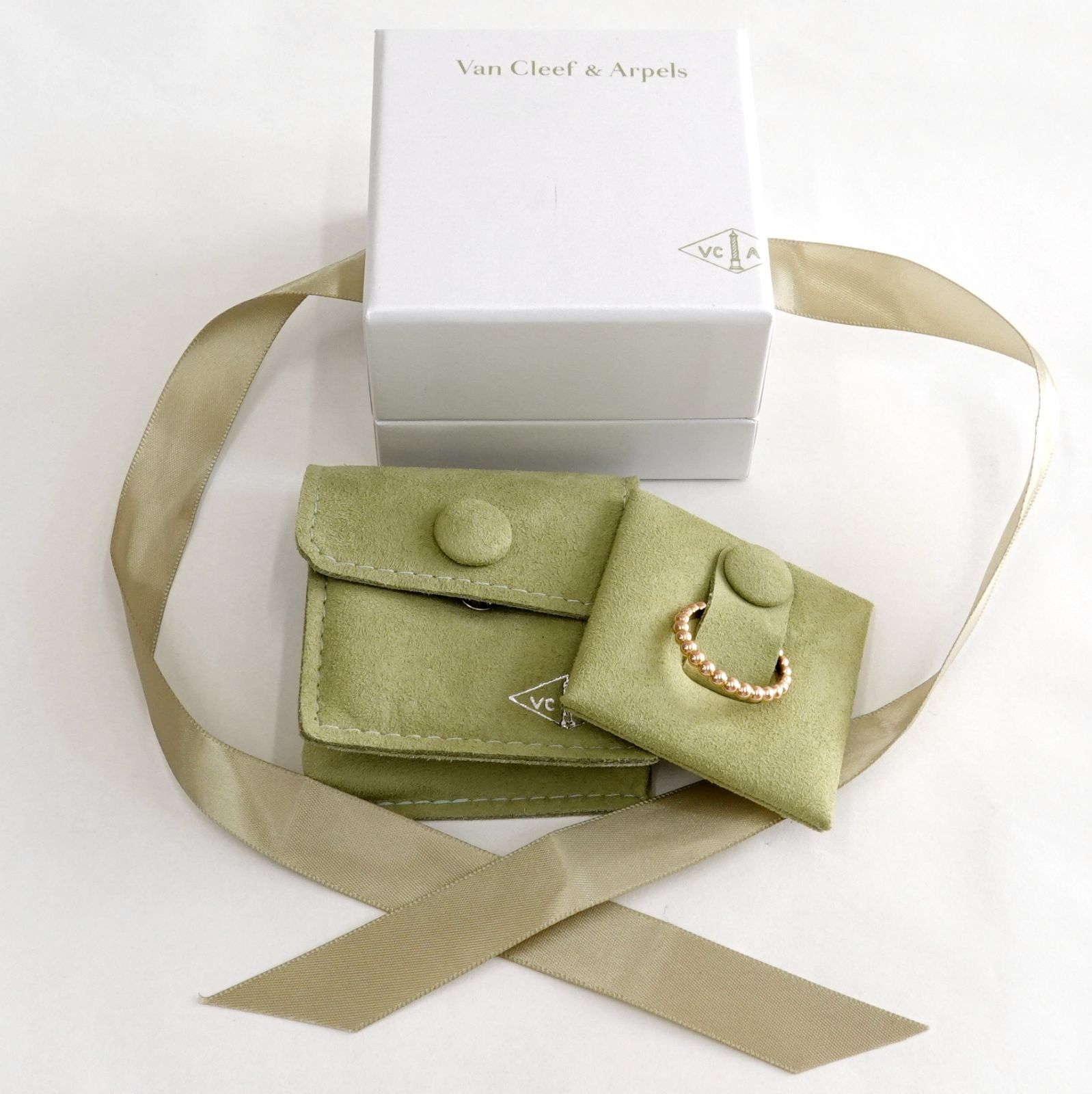 Van Cleef&Arpels ヴァンクリーフ&アーペル ペルレ ミディアム リング