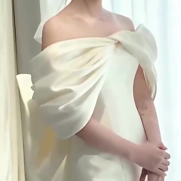 シンプルウェディングドレス