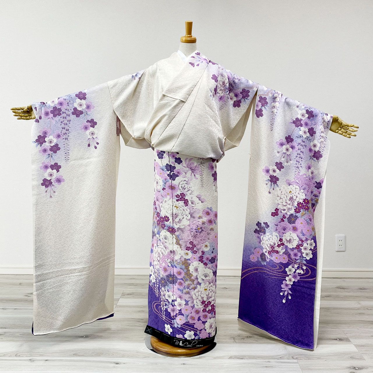 正絹・仕立て上がり】 振袖 白 生成り 紫 古典 桜 牡丹 成人式 F10