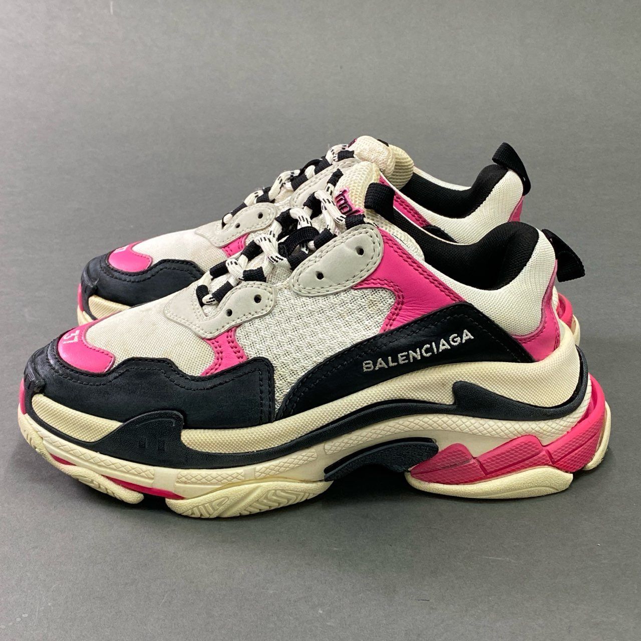 バレンシアガトリプルS トレーナーピンク