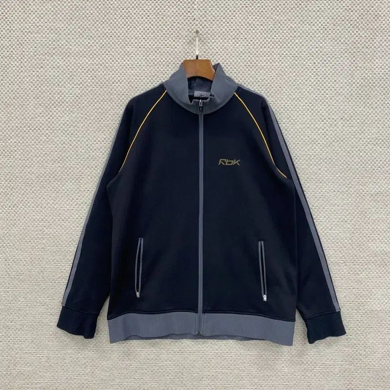 【雷市場（ポンジャン）商品韓国直送】 Reebok(リーボック) オールドスクール トラックトップス ジップアップ ジャージ 100 S05362