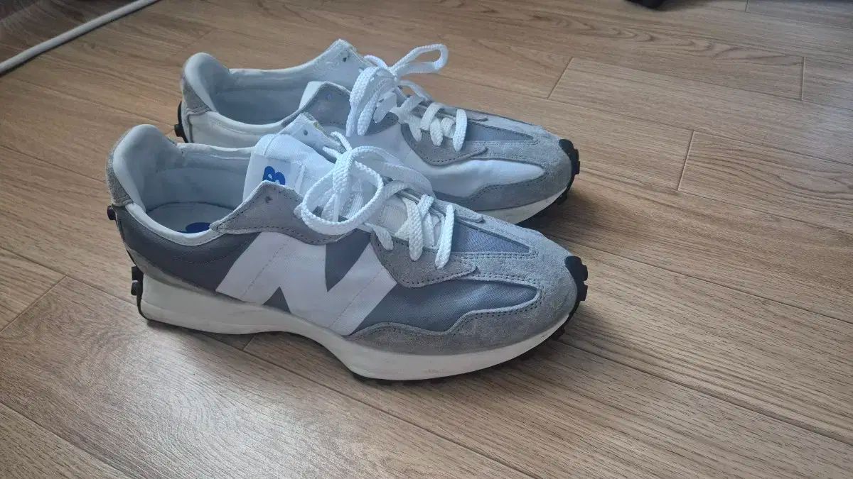 New Balance(ニューバランス) 327 グレー ほぼ新品