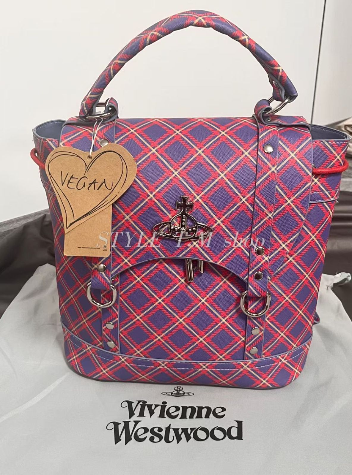 Vivienne Westwoodチェック柄フラップリュック Vivienne Westwoodチェック柄フラップリュック - メルカリ