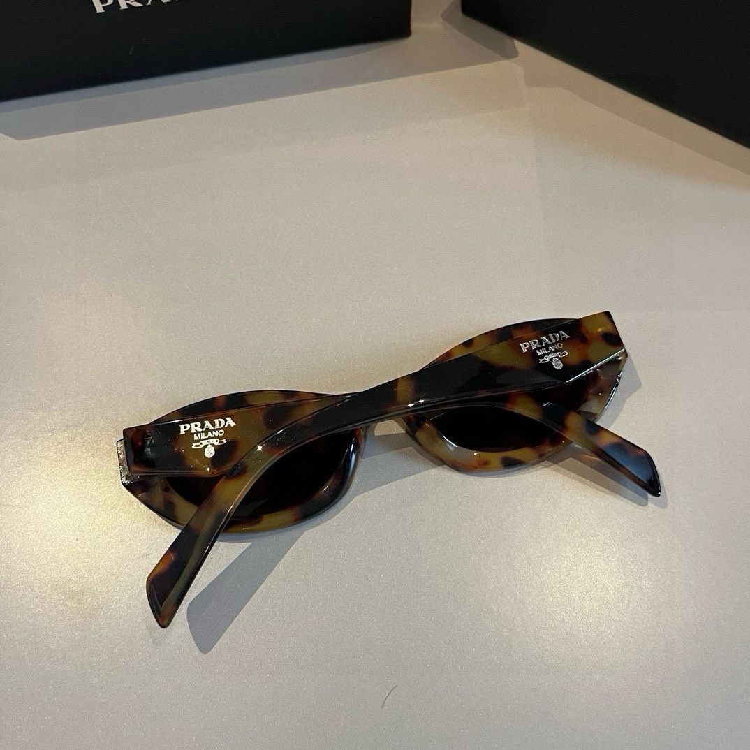 Prada 23aw キャットアイサングラス - 小物本当に 安い