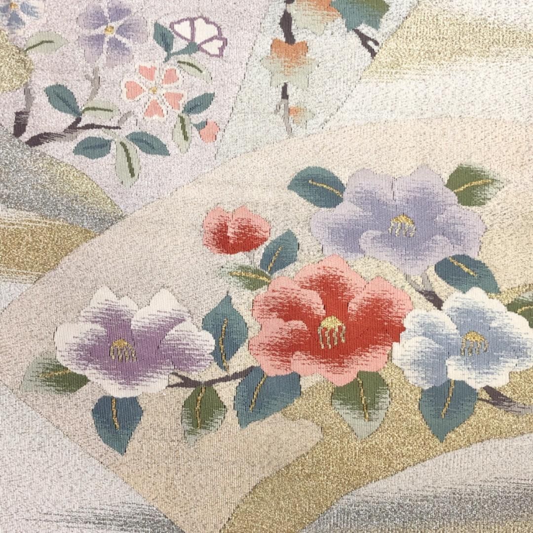 名古屋帯 綴れ 地紙に椿の花模様 ガード加工 生成色 O-5181 名古屋帯 綴れ 地紙に椿の花模様 ガード加工 生成色 O-5181