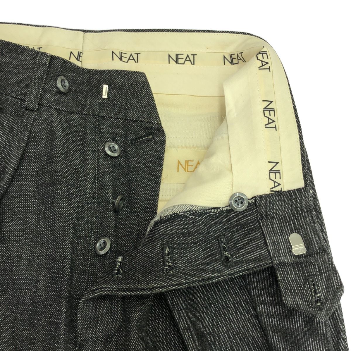 NEAT ニート 2タック デニム トラウザーズ パンツ ブラック 46 NEAT ニート 2タック デニム トラウザーズ パンツ ブラック 46 NEAT