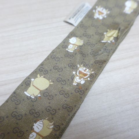 【美品】GUCCI　ネックボウ　ドラえもん　コラボ GUCCI グッチ スカーフ ドラえもん リボンスカーフ 656611