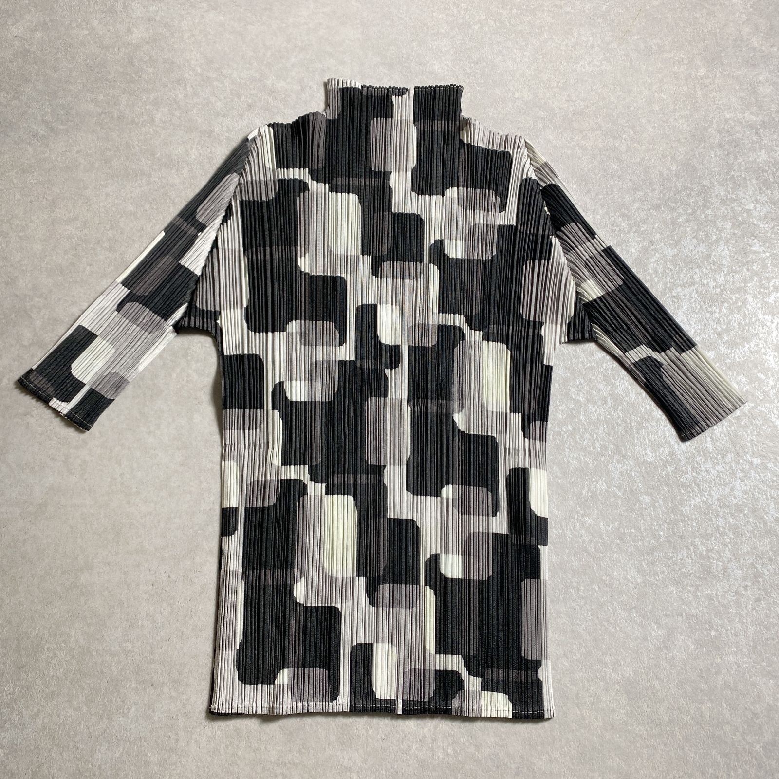 美品 プリーツプリーズ ブラウス プルオーバー 幾何学 モノトーン ☆美品/レア/希少プリント柄/PLEATS PLEASE ISSEY MIYAKE/幾何学