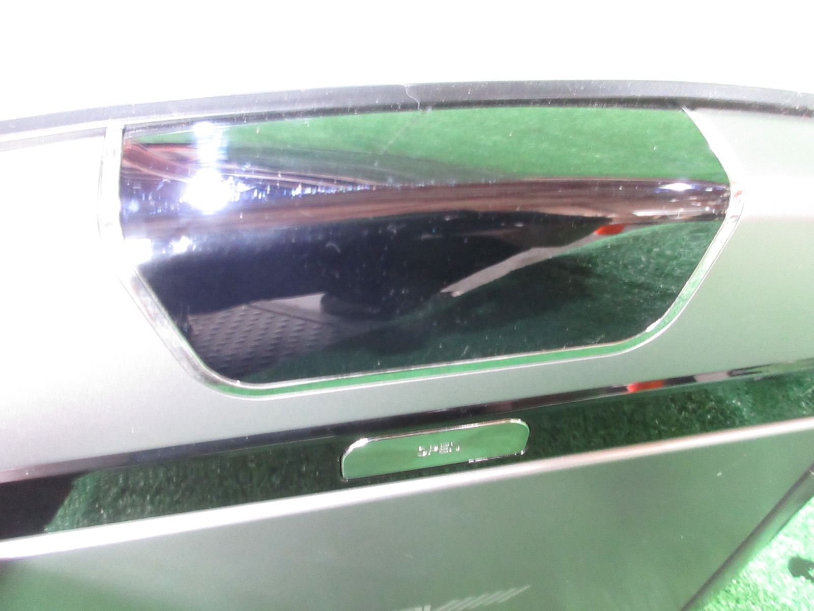 フリップダウンモニター