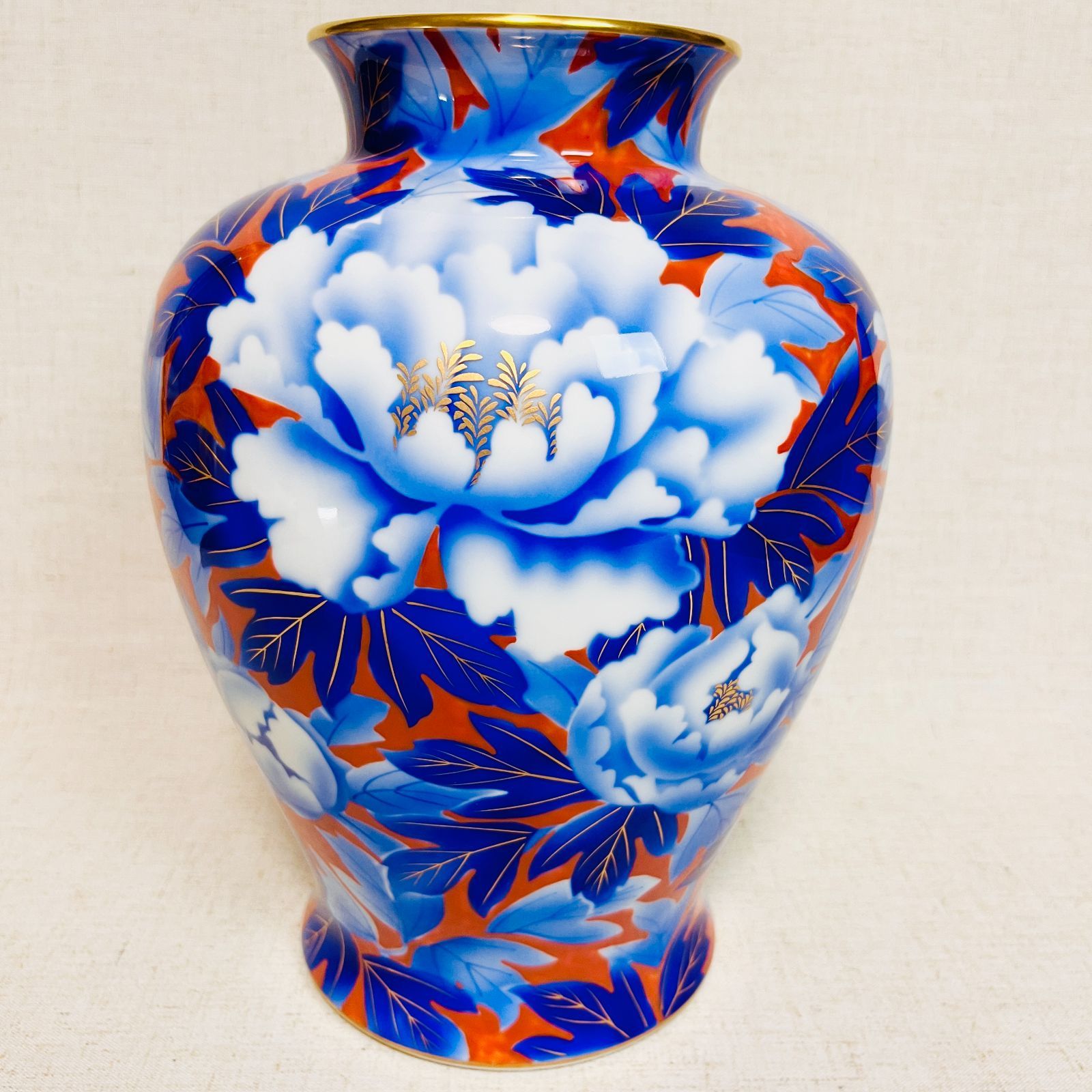 宮内庁御用達 深川製磁 染付牡丹 赤地金彩 振牡丹外赤 花瓶 フラワーベース K08号花生 木 き