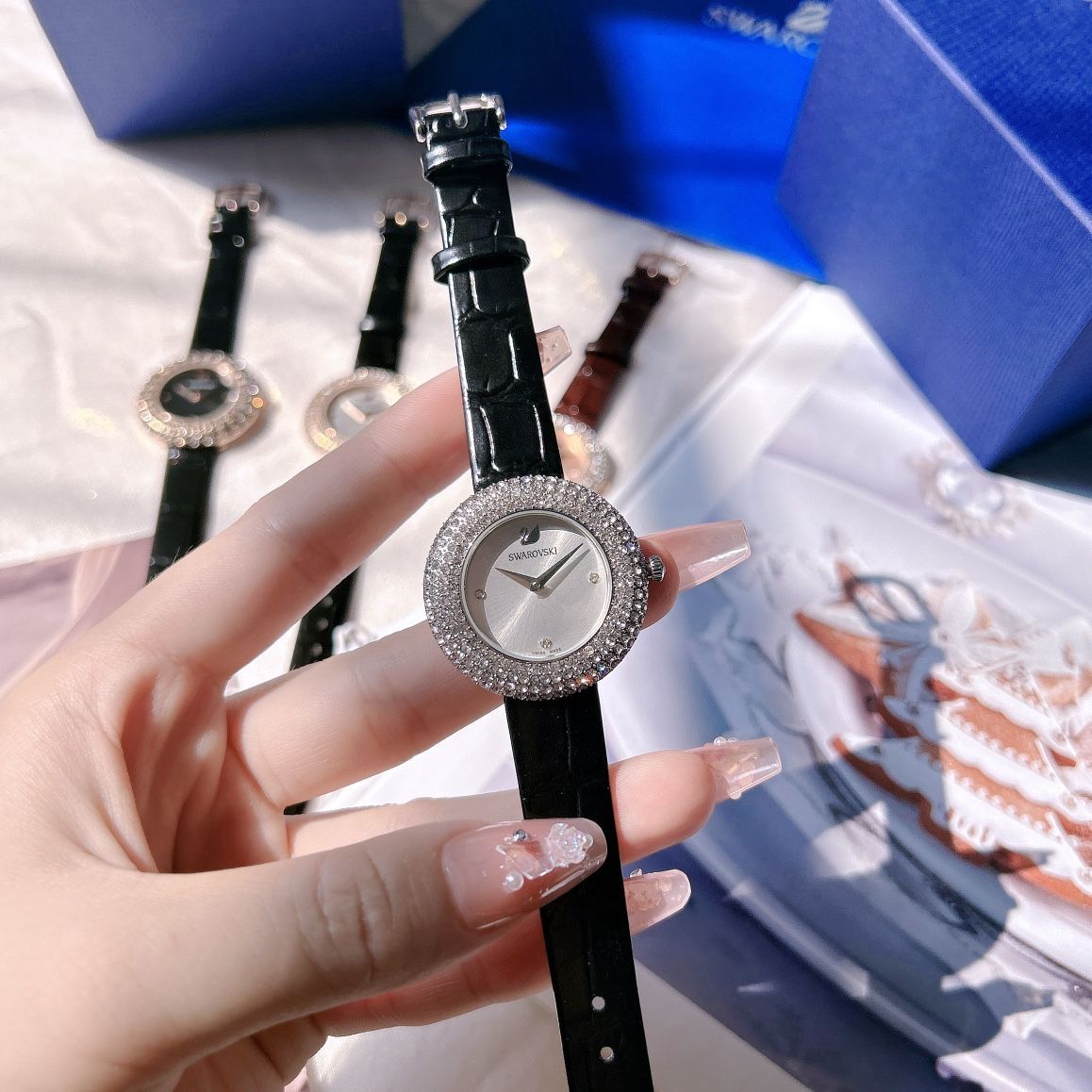 今日特価】SWAROVSKI スワロフスキー ダイヤモンド時計 きらめく