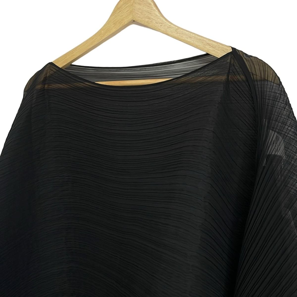 PLEATS PLEASE