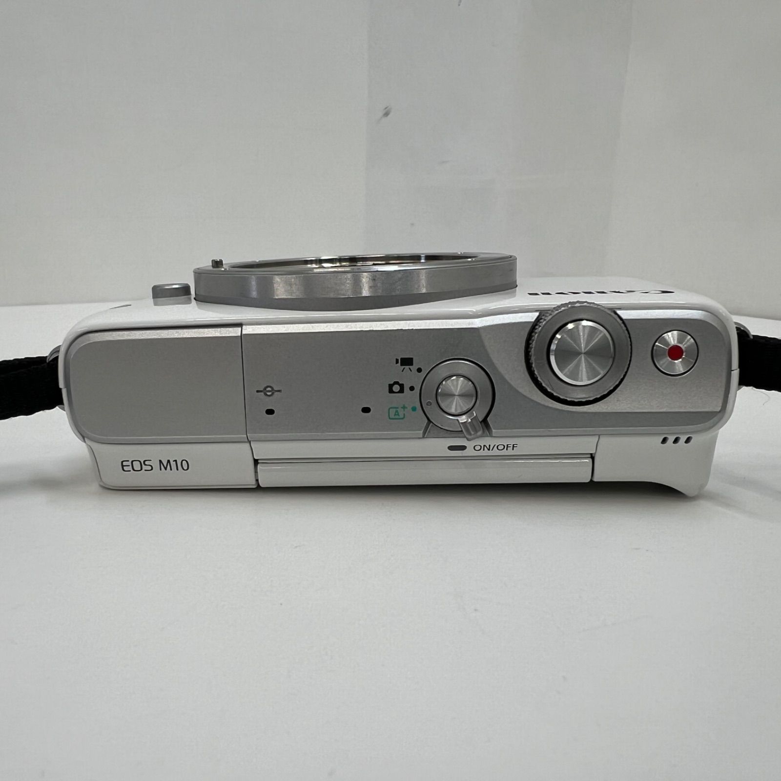 6-000022】 Canon EOS M10 + 15-45mm F3.5-6.3 IS STM キャノン レンズ