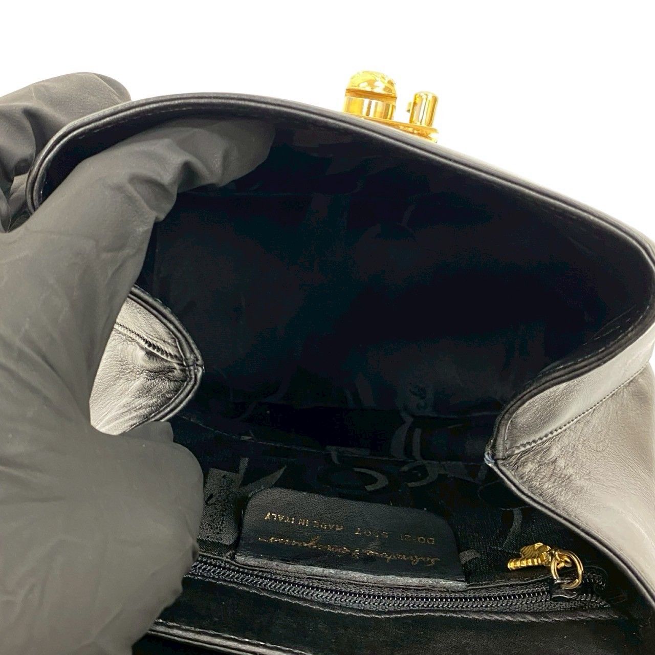 美品⭐️フェラガモ　レザー ブラック バックパック ゴールド金具 極 美品 Salvatore Ferragamo サルヴァトーレフェラガモ