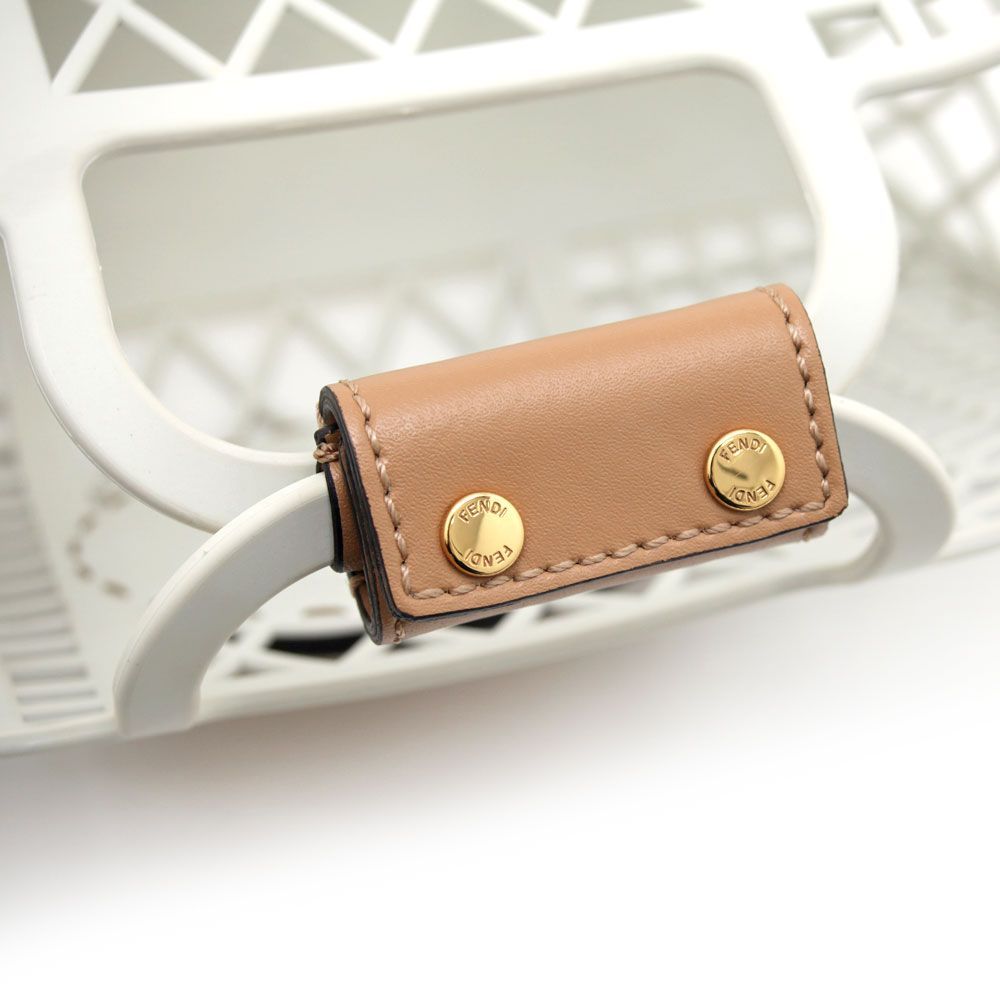 Fendi ホワイト かごバッグバスケットバッグ　ミディアム 中古 良品】フェンディ FENDI かごバッグ バスケットスモール