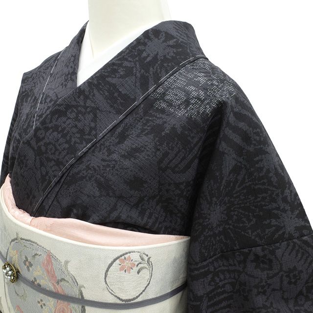 新品】結城紬 袷 着物 小倉商店 80亀甲 黒紫地 黒 灰紫 四君子 新品】結城紬 袷 着物 小倉商店 80亀甲 黒紫地 黒 灰紫 四君子