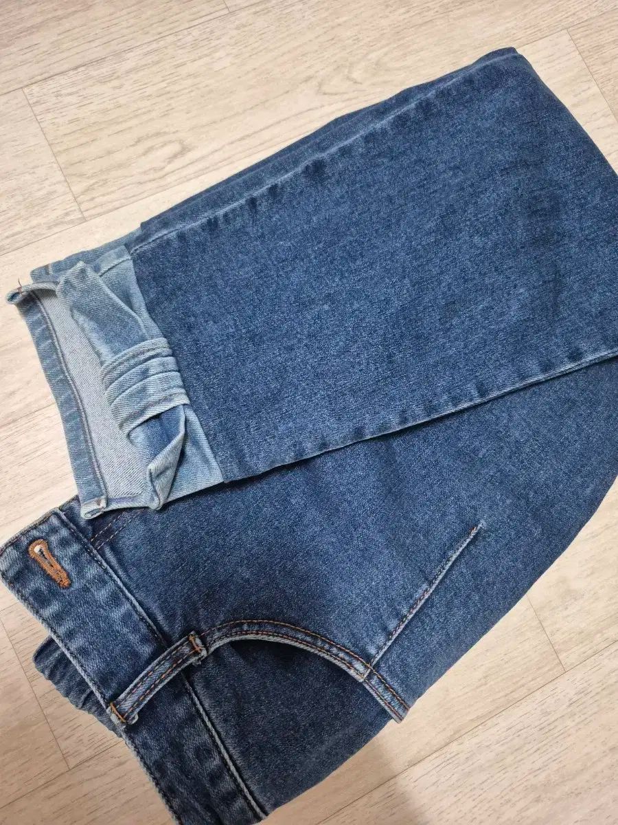 デニムパンツ