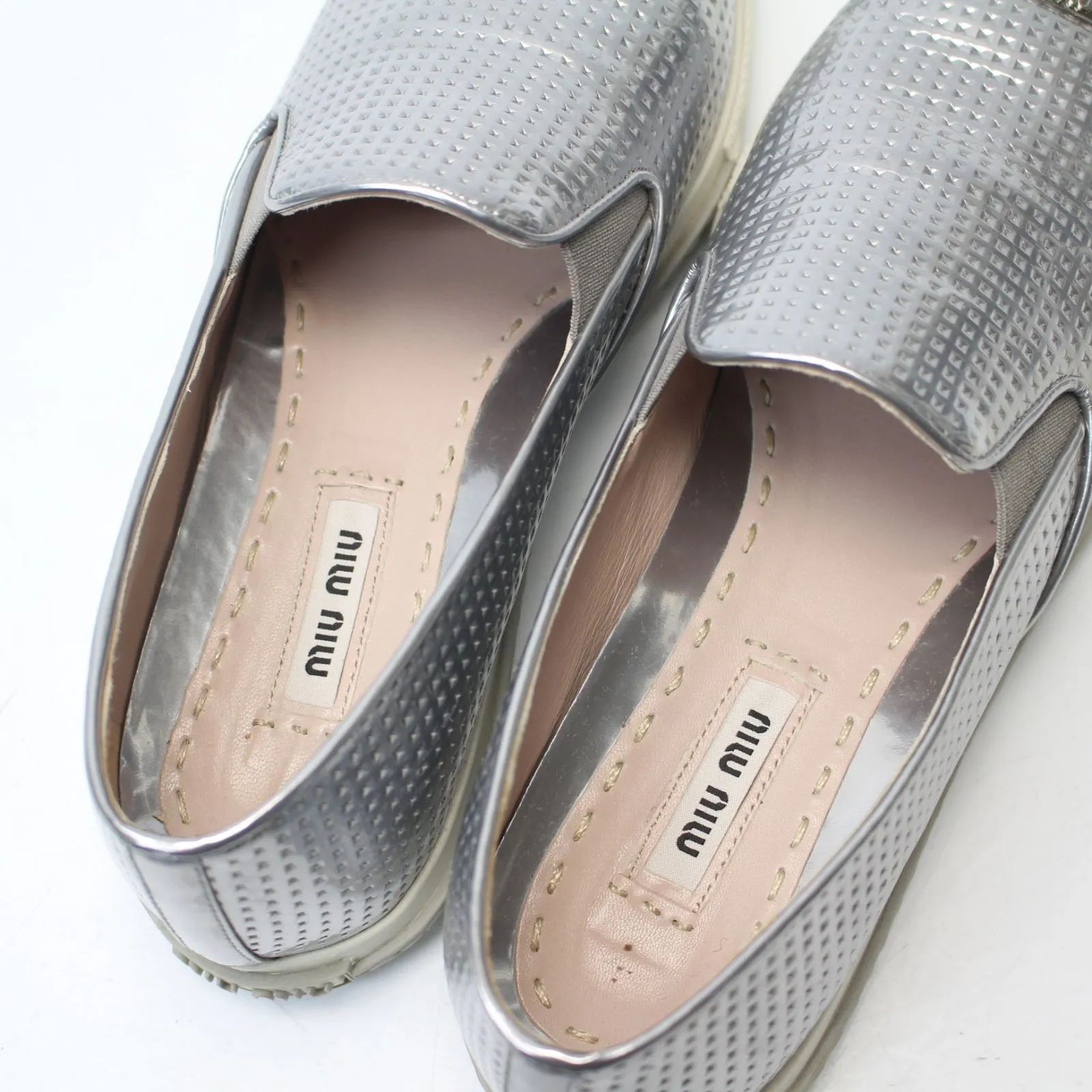 A634】miu miu シルバー スリッポン レディース 24センチ 靴 - メルカリ
