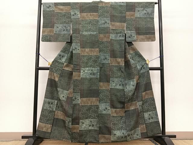 平和屋着物○伝統工芸士 七代目 吉澤与市 紬 絞り 型染め 切嵌更紗花文  