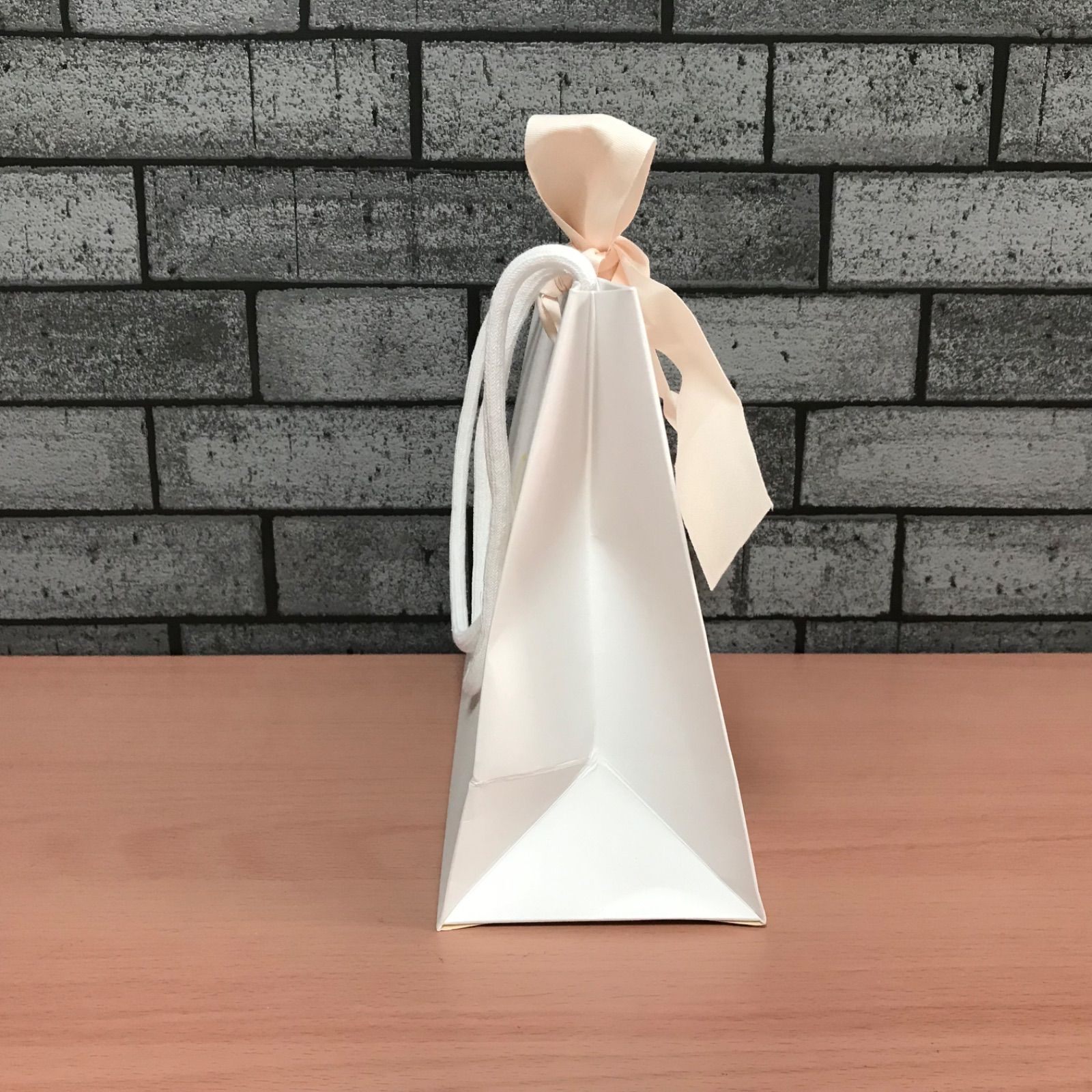 Chloe クロエ ショッパー 紙袋 リボン付 - メルカリ Chloe クロエ ショッパー 紙袋 リボン付 - メルカリ