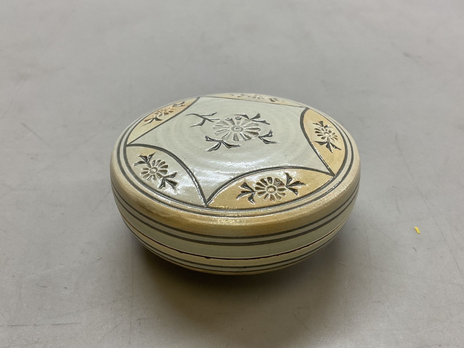 N 韓国人間文化財 李殷九作 高麗 花に鳥 香合 茶道具 花模様 鳥絵