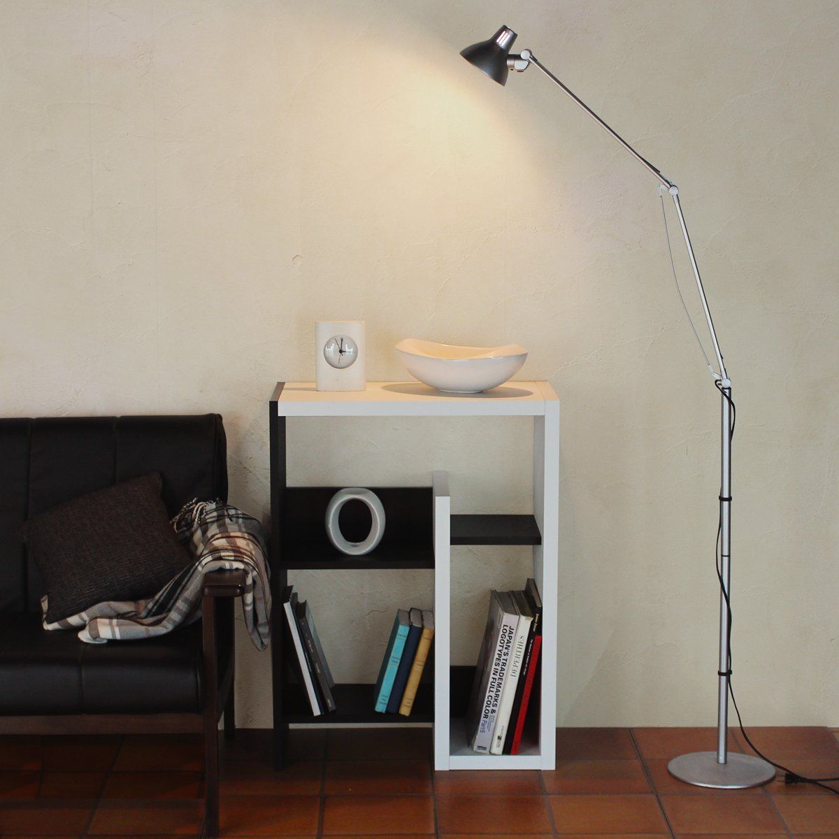 ダークブラウンとブラックのモダンなツートン