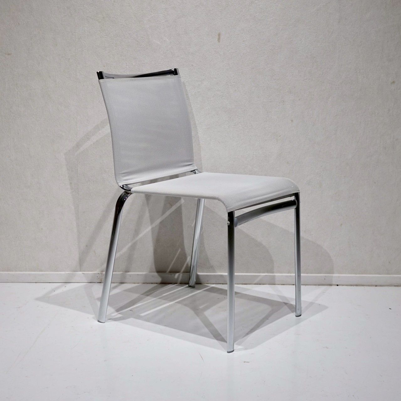 Bontempi Casa ボンテンピ カーサ Net Dining Chair ダイニングチェア アームレス チェア 椅子 メッシュ座面 スチール脚 モダン ミニマル スタイリッシュ