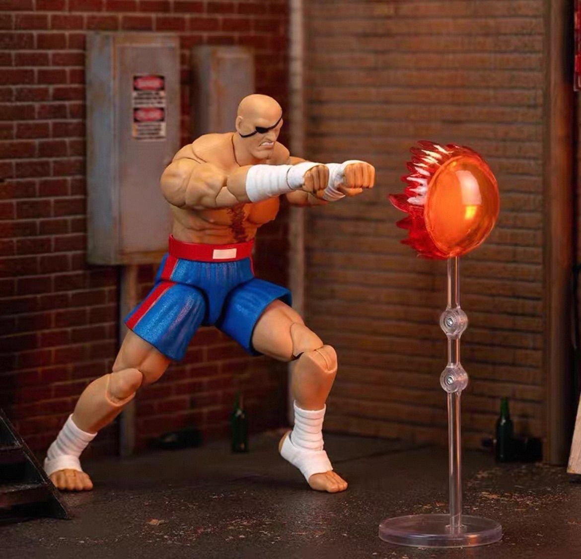 ストリートファイター フィギュア サガット 1/12スケール 16cm