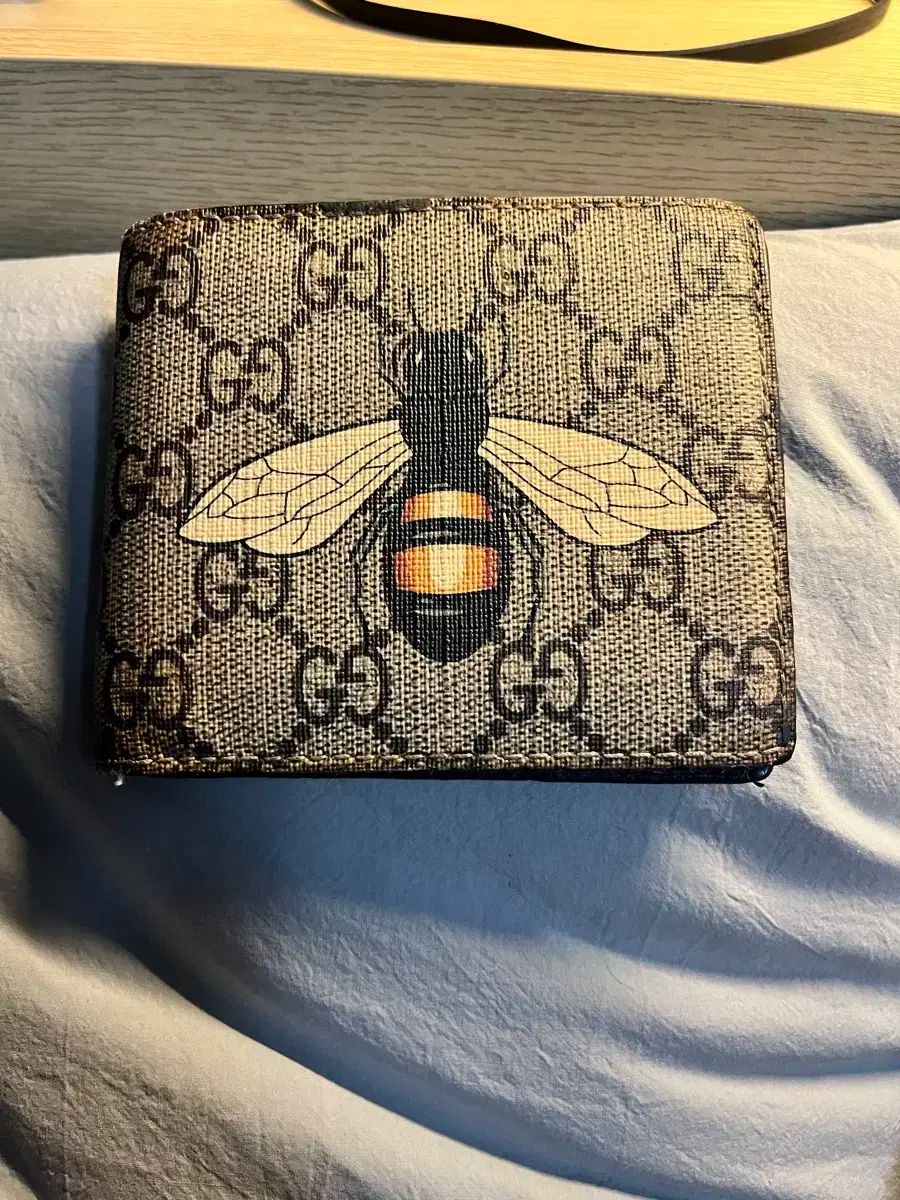 グッチ GG シュプリーム みつばち 二つ折り財布