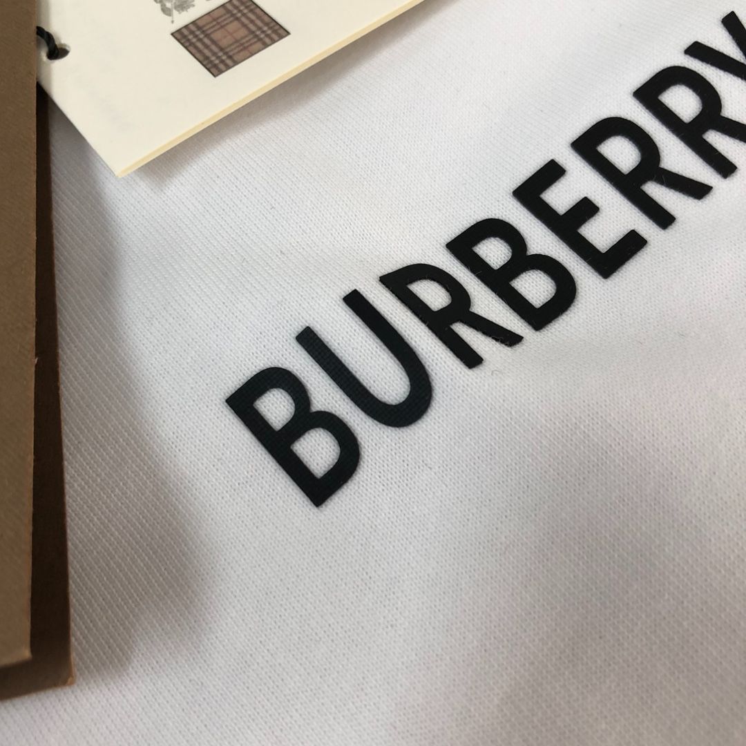 本日限定特価】Burberry 春夏 戦馬騎士プリントTシャツ [本日