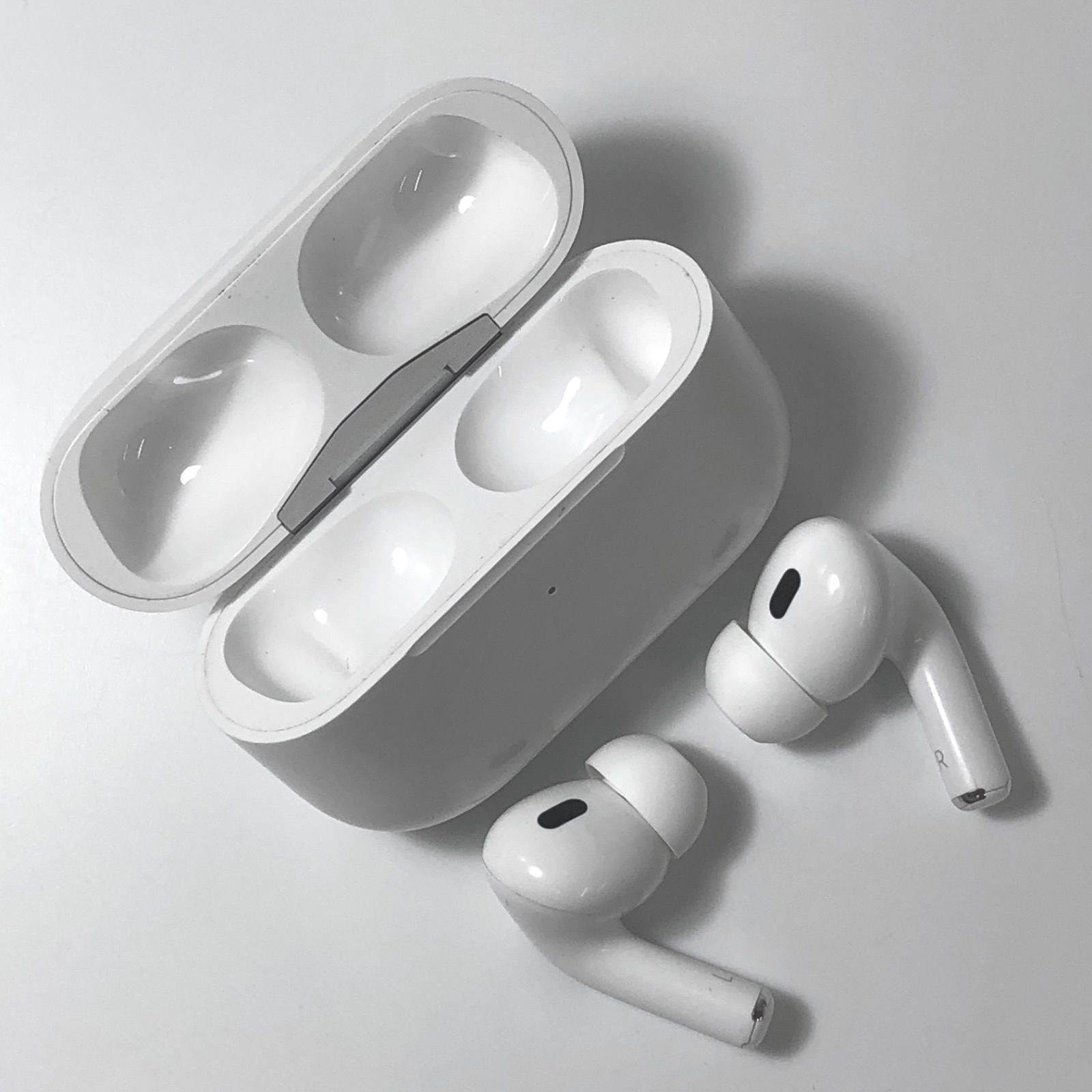 人気の贈り物が大集合 ジャンク品）Apple AirPods Pro 第2世代 ホワイト｜イヤホン イヤホン