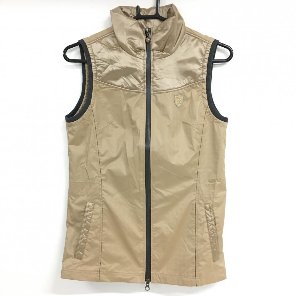 【美品】ヒールクリーク アウターベスト ベージュ×ゴールド ロゴワッペン ウエスト調節可  レディース 40(M) ゴルフウェア Heal Creek