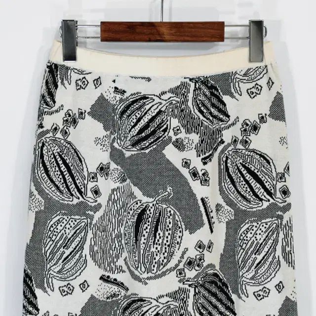 超激安セール開催中です！ Yves Saint Laurent paris ニットスカート