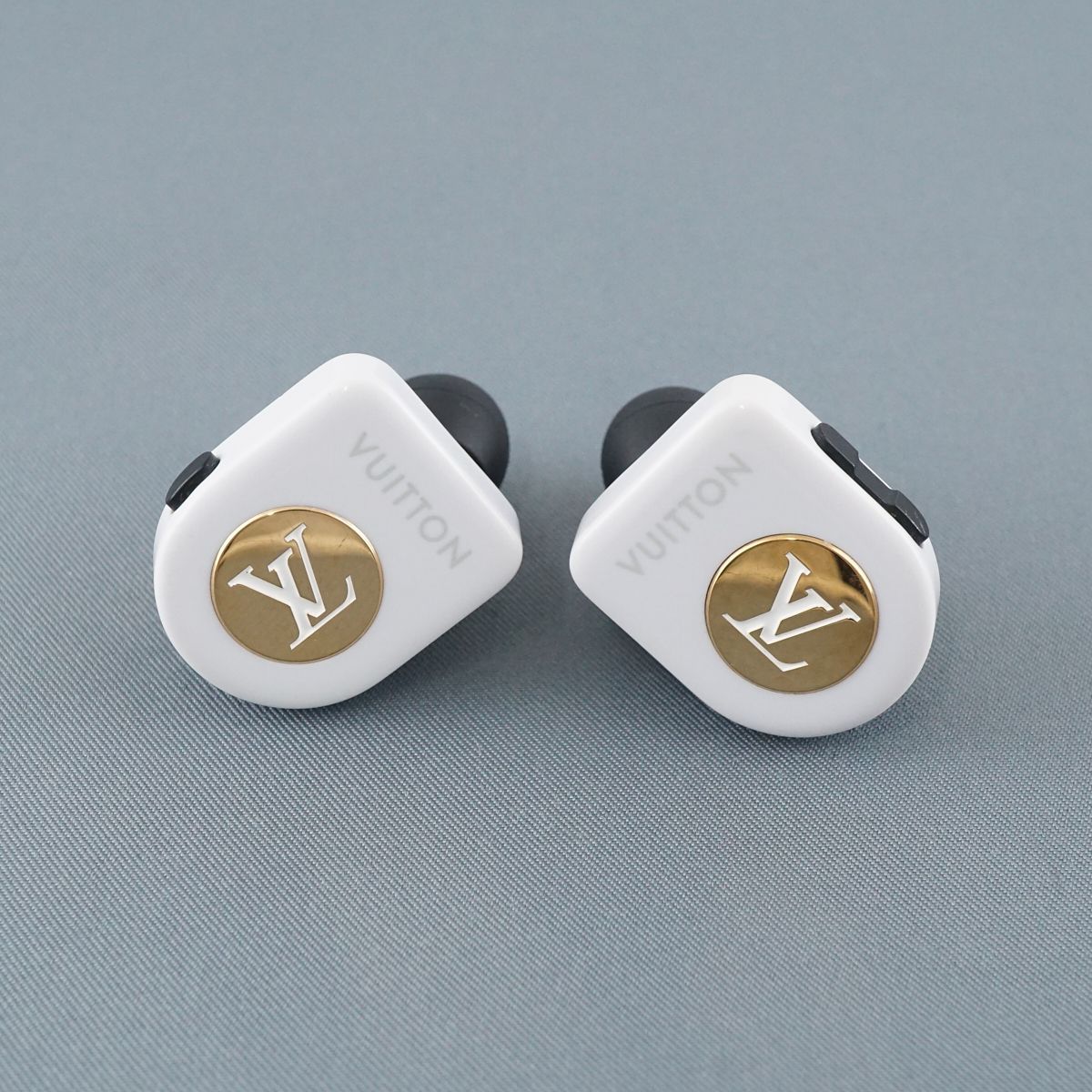 Louis Vuitton ワイヤレスイヤホン ホワイト　動作確認済み ルイ・ヴィトン ホライゾン ライト・アップ イヤホン シルバー