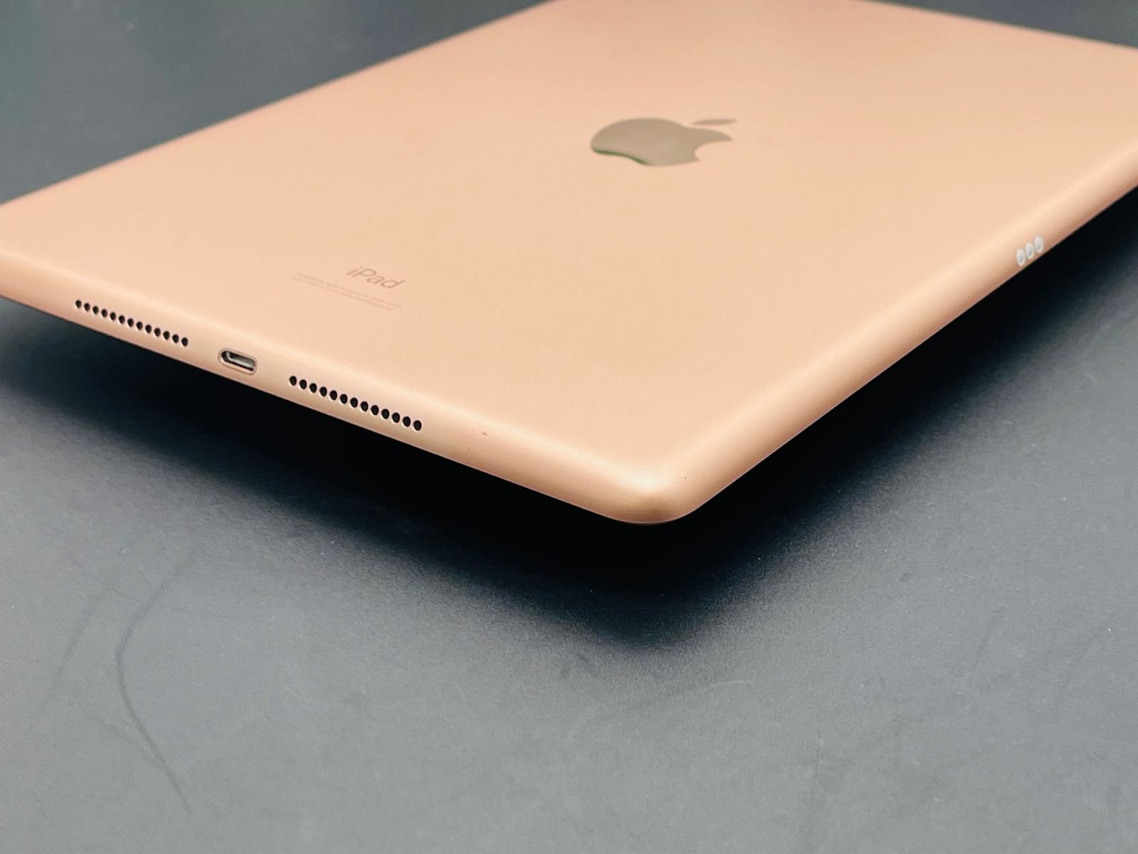 iPad 第8世代 Wi-Fi 32GB MYLC2J/A