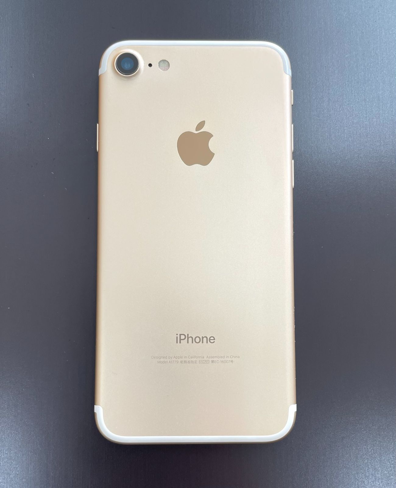 ほぼ新品!!iPhone7 SIMフリー128GB+バッテリー100%+ガラス付き - メルカリ