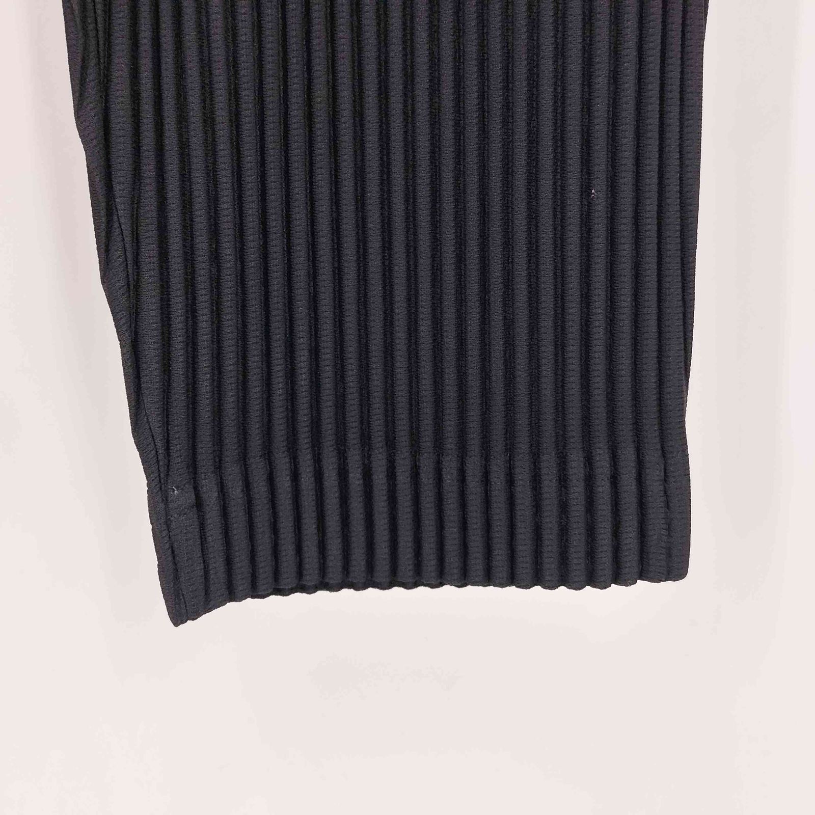 HOMME PLISSE イッセイミヤケ BASICS 消しプリーツ パンツ 【公式通販】