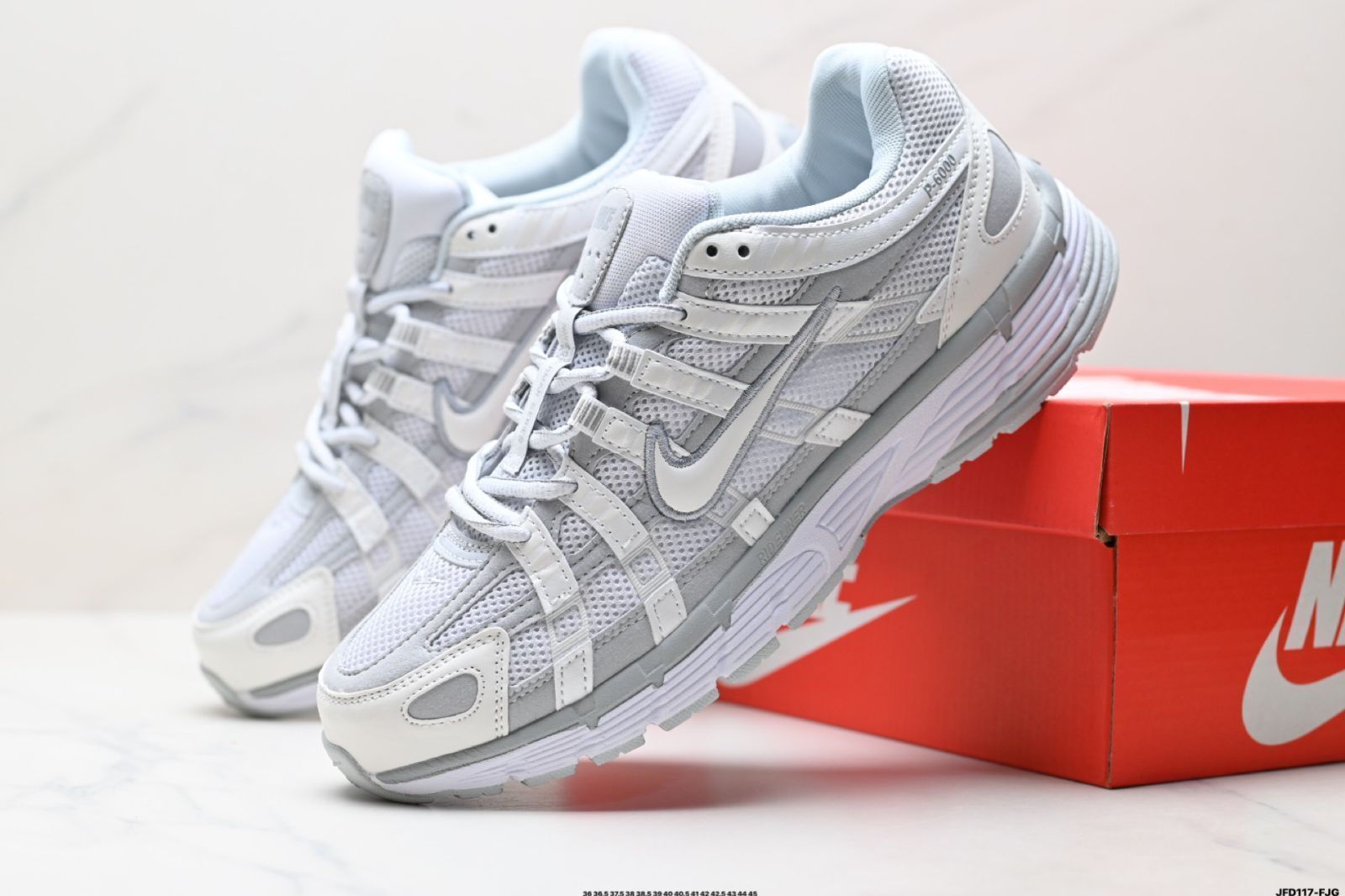 今日特価】Nike Initiator Running スーパー人気復古ダッド