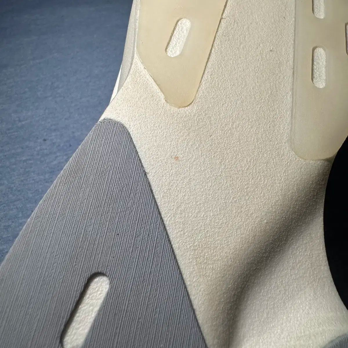  adidas アディダス 進化させる evo sl 265 ホワイト ブラック スニーカー 靴