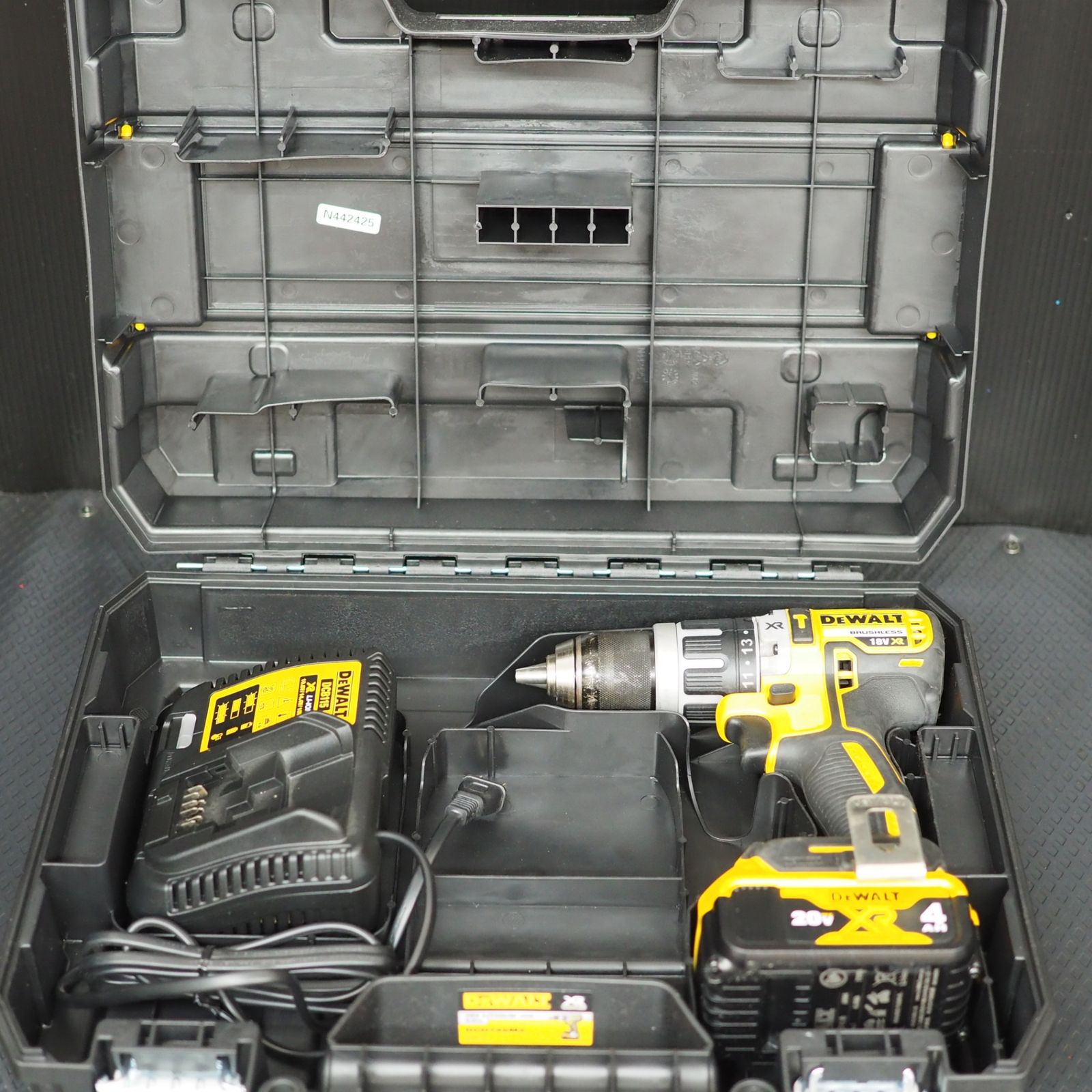 中古品】DEWALT/デウォルト 18Vブラシレス振動ドリル DCD796M2 中古品】DEWALT/デウォルト 18Vブラシレス振動ドリル DCD796M2