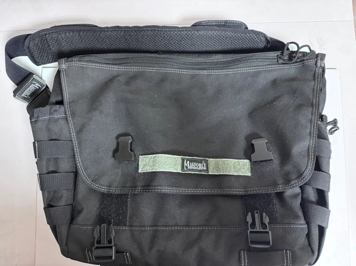 マグフォース フリーガート メッセンジャーバッグ