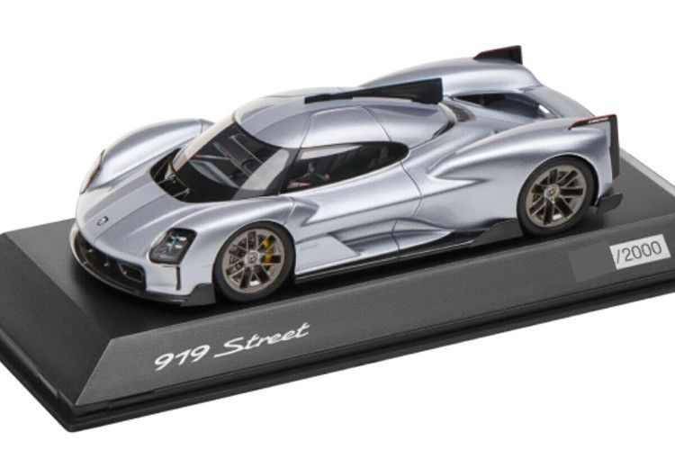 スパーク 1/43 ポルシェ 919 ストリート シルバー/ブラック 2000台限定 