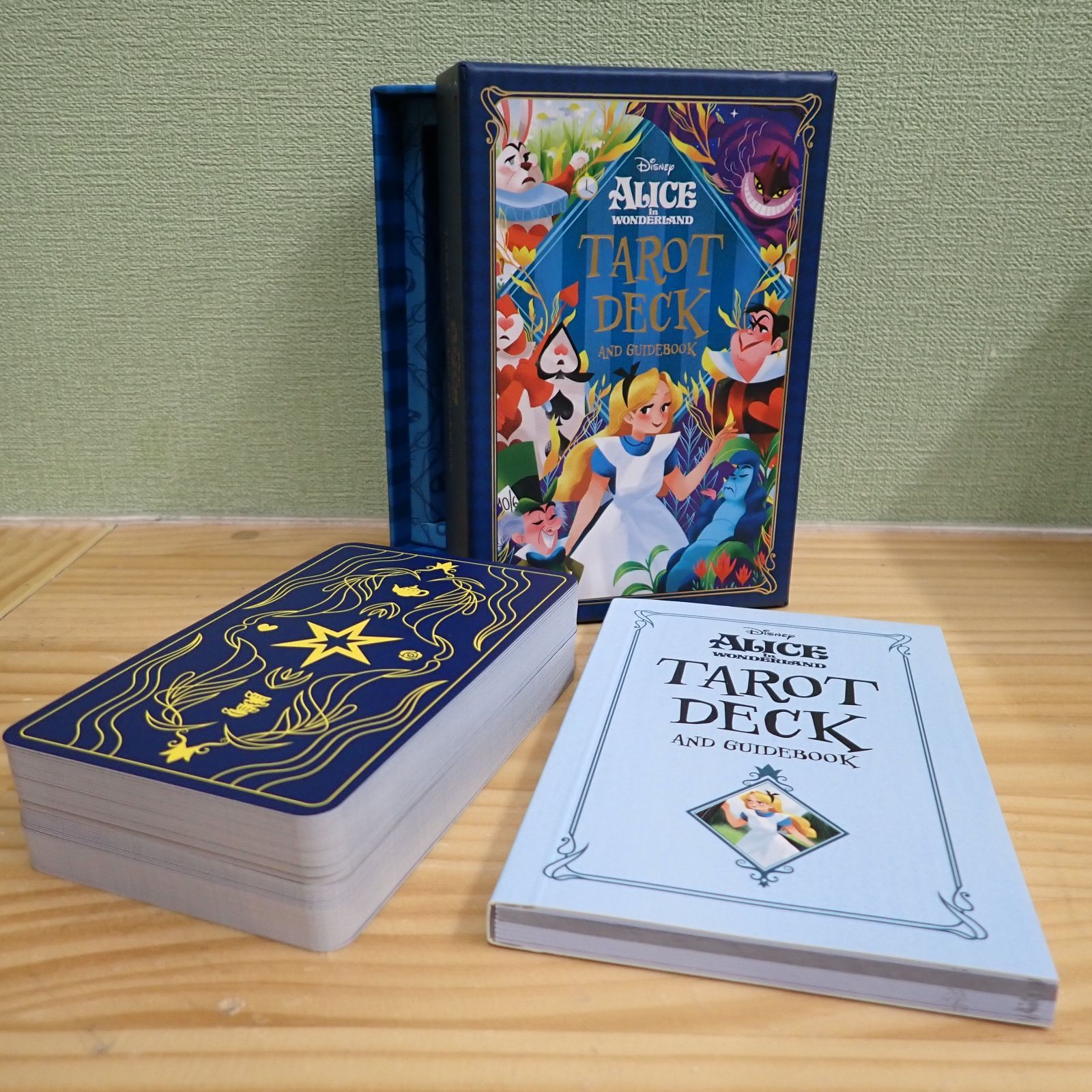 2305d1-39☆Alice in Wonderland Tarot Deck and Guidebook (Disney 