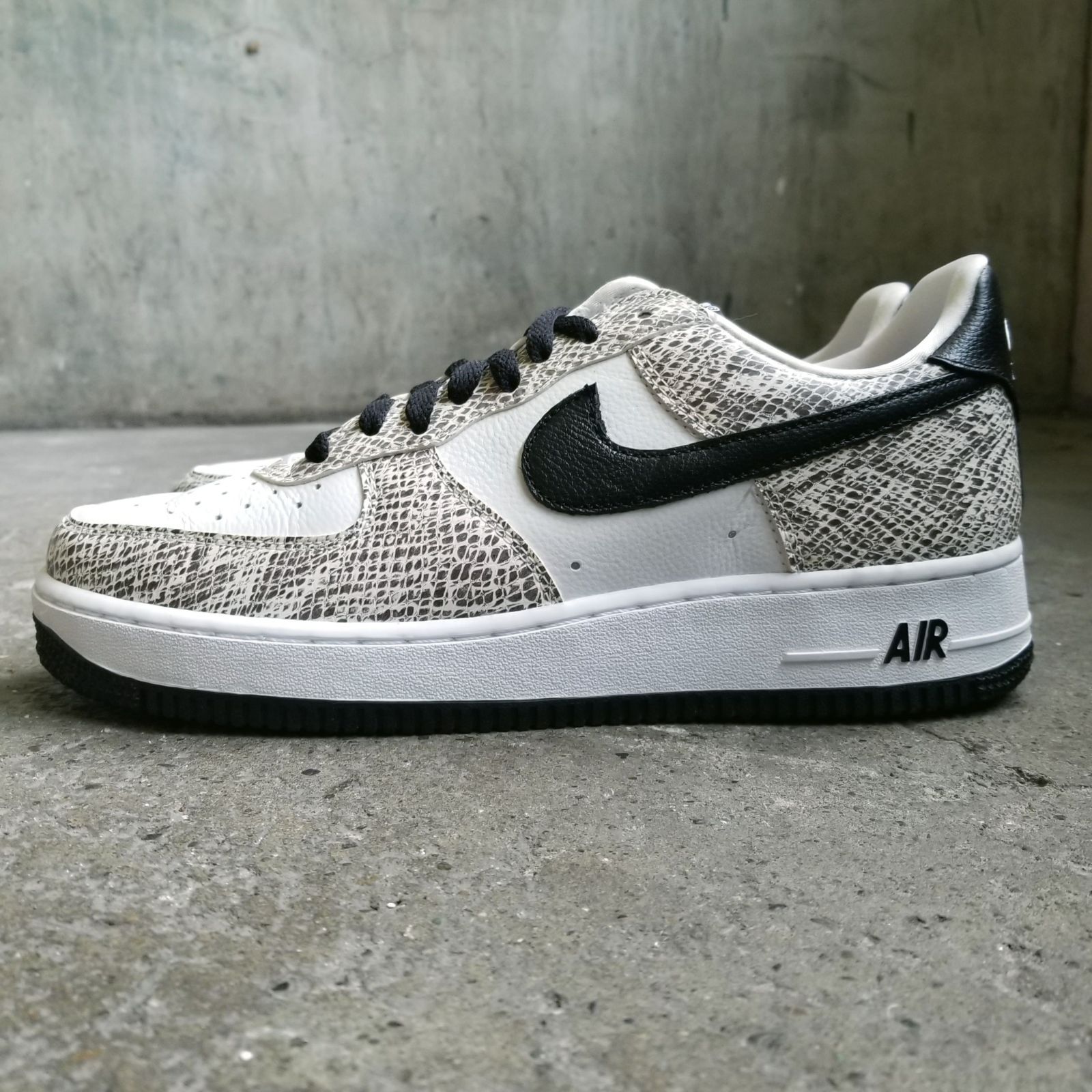 NIKE AIR FORCE 1 LOW RETRO 