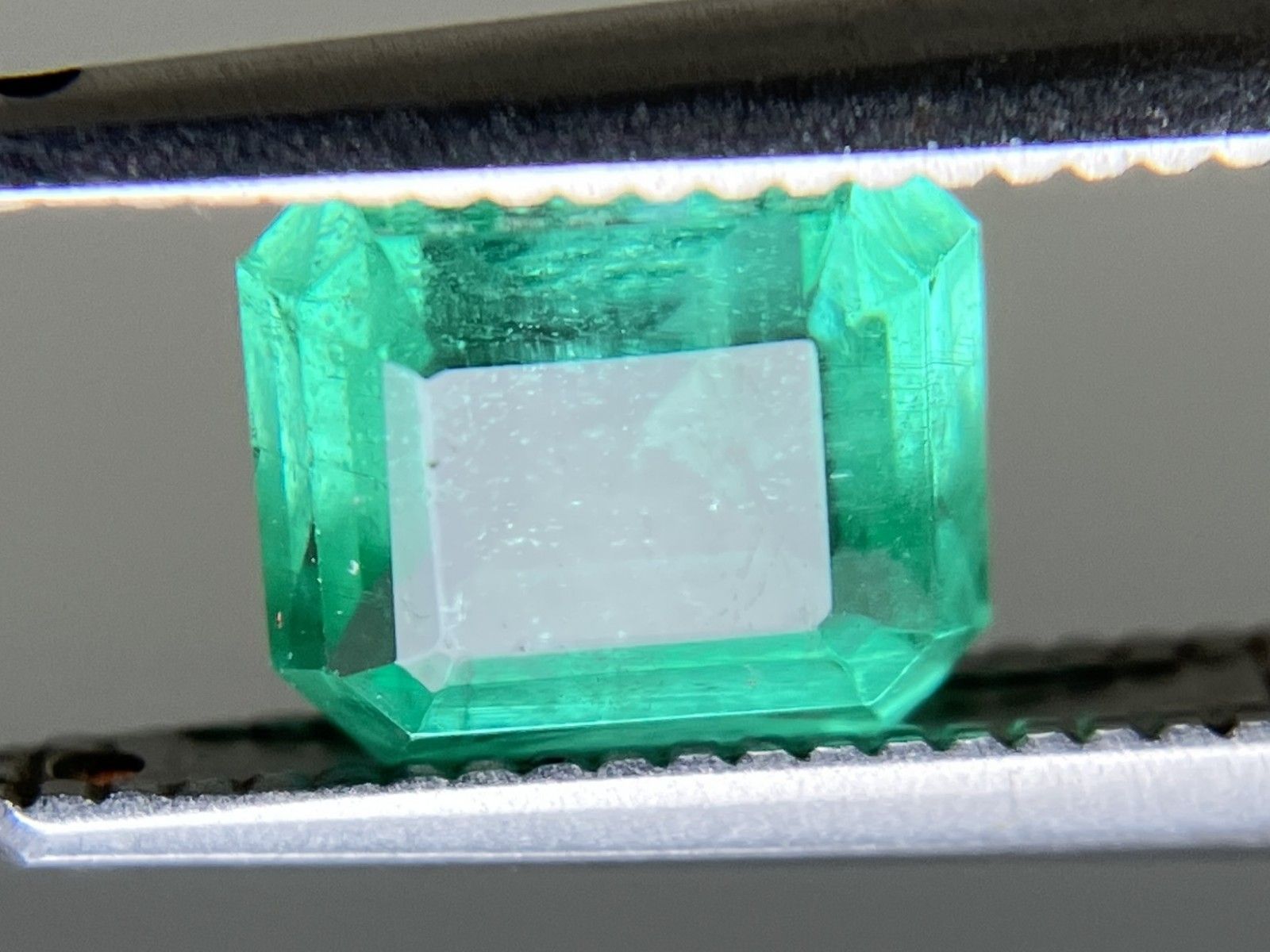 エメラルド2.001ct ルース　ソーティング付き エメラルド 天然 1.080ct 中央宝石ソーティング付き 6.34㎜×5.54