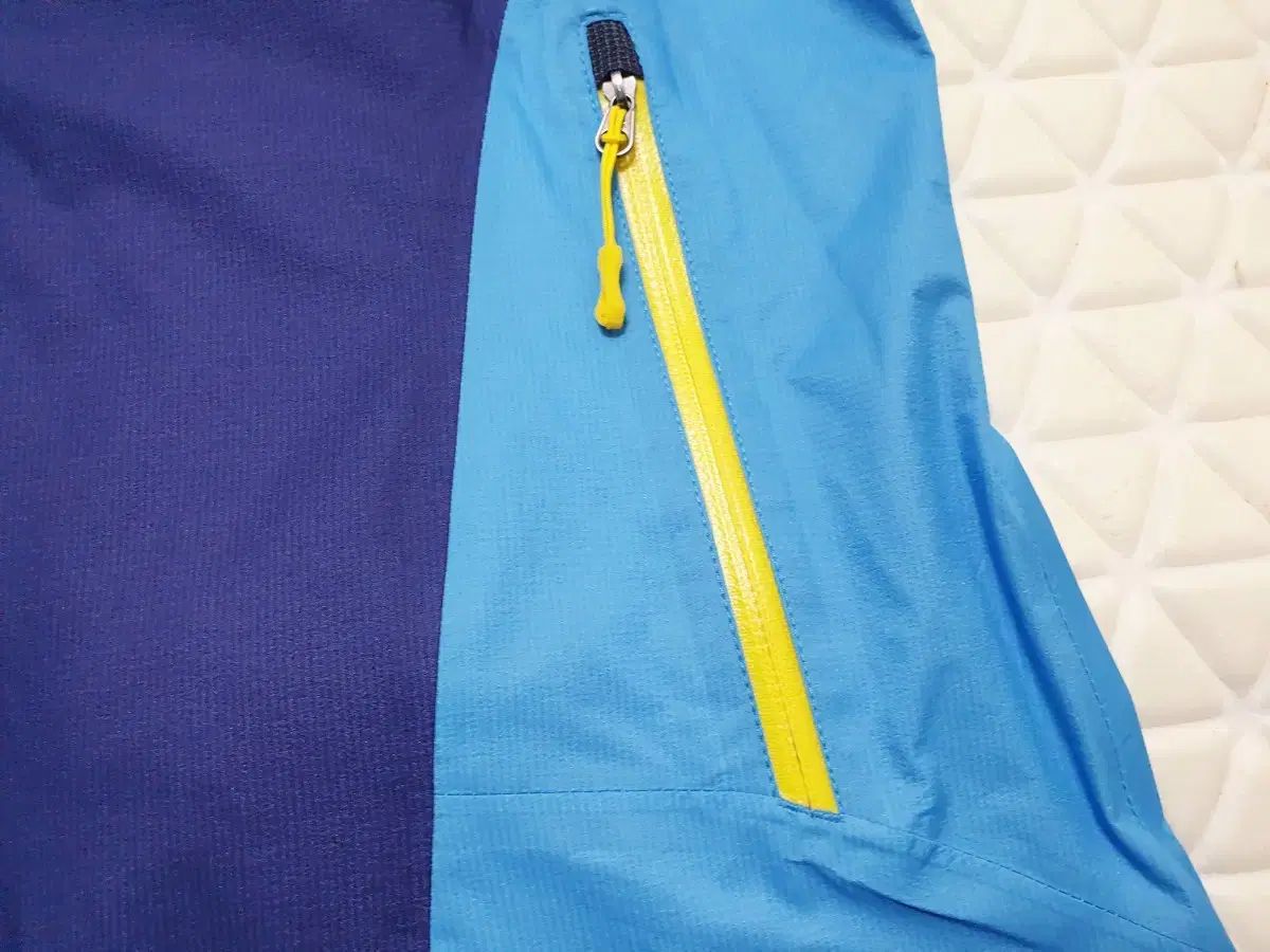 レディース ウィンドブレーカー